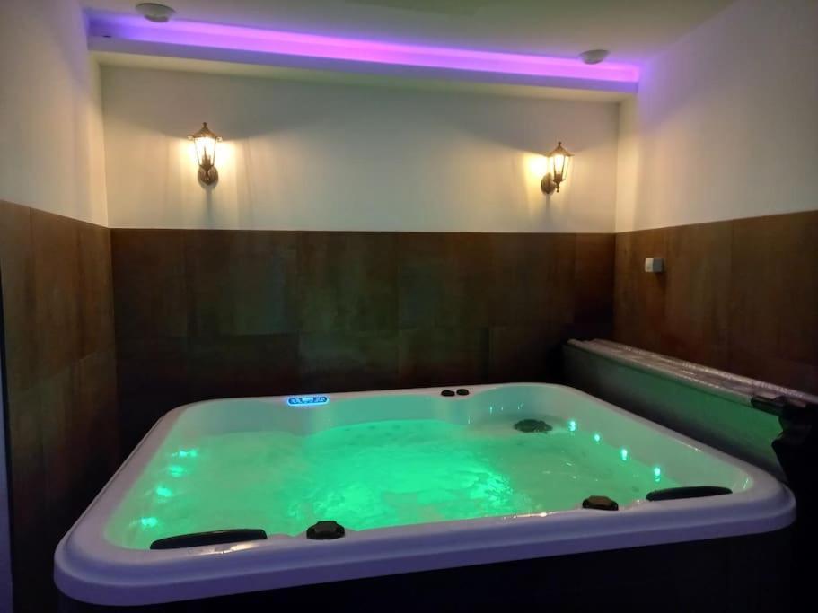 #Fer Rever 63# Spa # Thiers Eksteriør billede